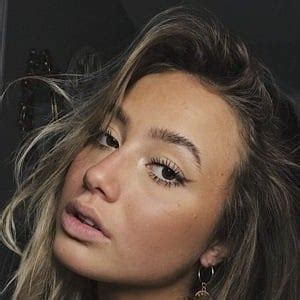 Hannah Harrell / 18 Years Old (E404 / 28.01.2017).